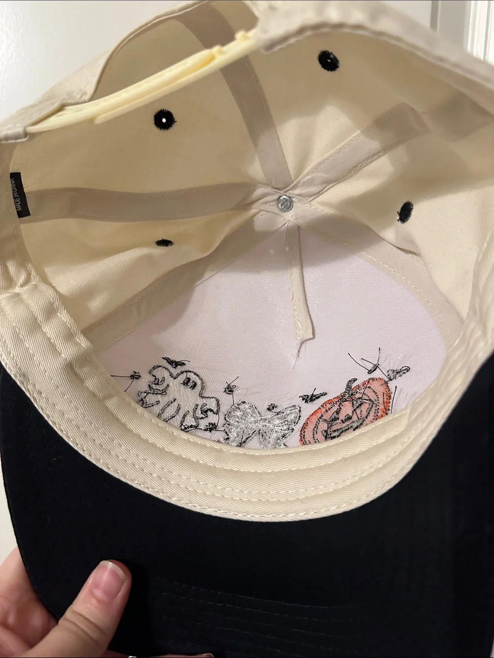 Women’s Halloween Trucker Hat with Pumpkin, Bow & Ghost - Cream/Black